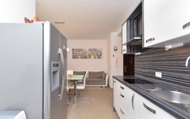 Apartment 1977