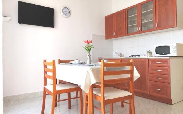 Apartments Ana Medulin