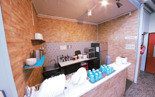 Moni Gallery Hostel