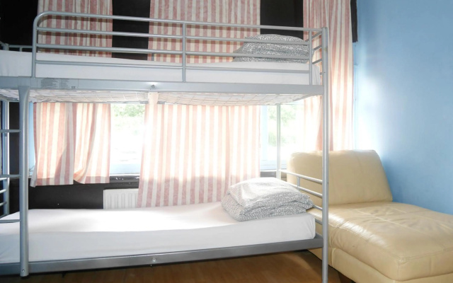 Kensal Green Backpackers 1