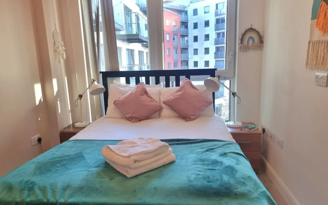 2Bed-2Bath Flat - Gym Pool Balcony Lift