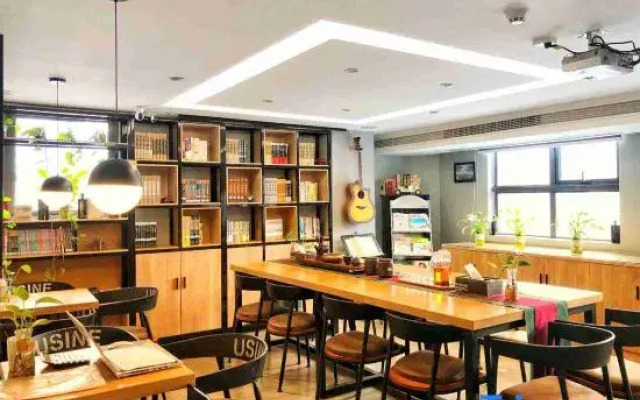 the Villas Hotel (Chongqing North Railway Station)