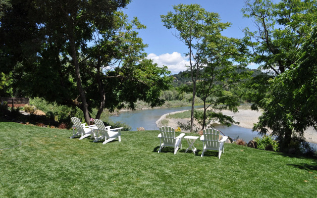 The River Belle Inn