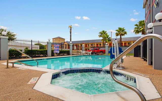 Best Western Plus Northwest Inn & Suites
