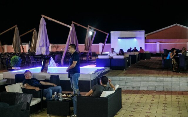 Hotel Oasis Tuzi
