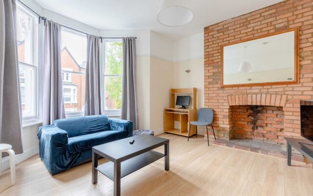 Roomy 3BD by Hampstead Heath!