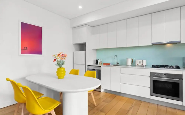 Central Luminous 2 Beds With Balcony Aircon