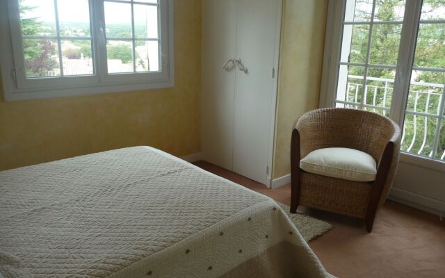 Attractive Holiday Home in Céreste With Swimming Pool