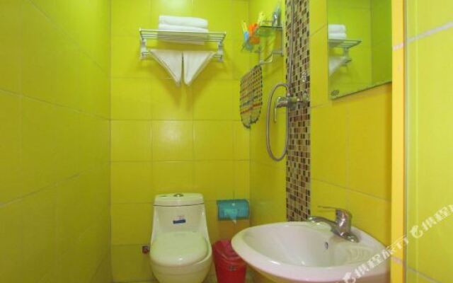 Huayi Smart Hotel (Qingzhou Bus Station)