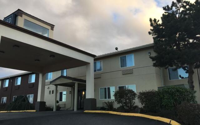 Days Inn and Suites Sequim