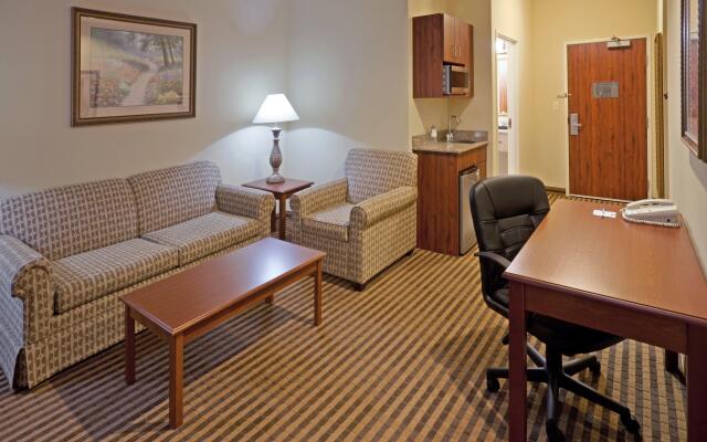 Holiday Inn Express & Suites Waxahachie, an IHG Hotel