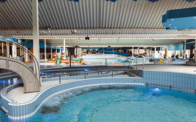 Comfy Chalet With Microwave, 500 m. From the Beach