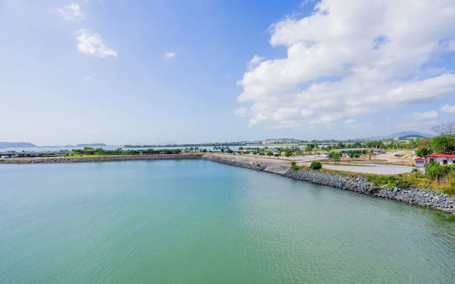 w Homely 2BR With Balcony in Panama