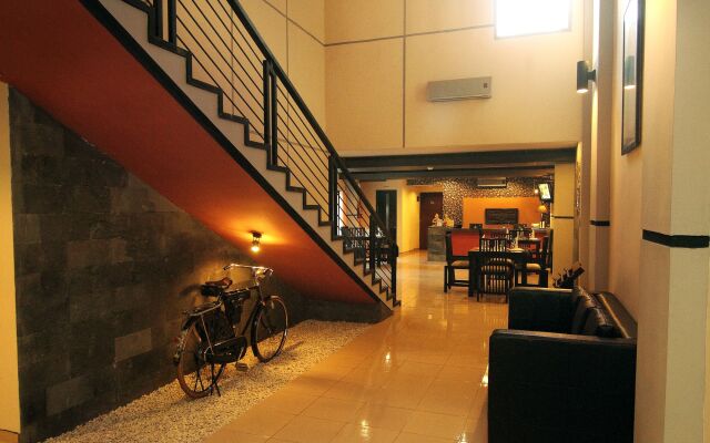 Puri Chorus Hotel