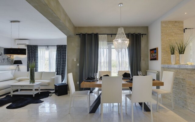 Charming Villa With Heated Pool Near Rovinj