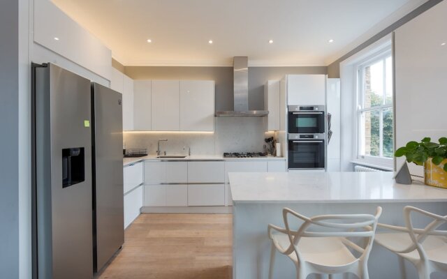 Stunning Maida Vale Apartment Near Regents Canal by Underthedoormat