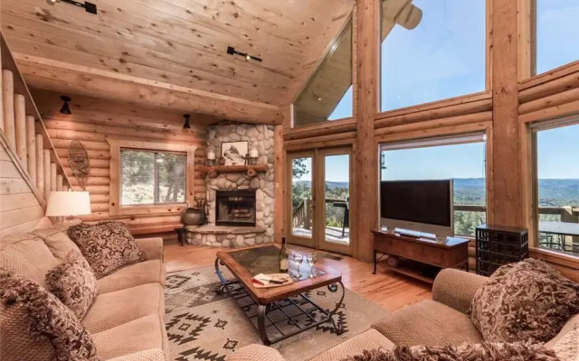 Mountain Valley View - Three Bedroom Cabin with Hot Tub