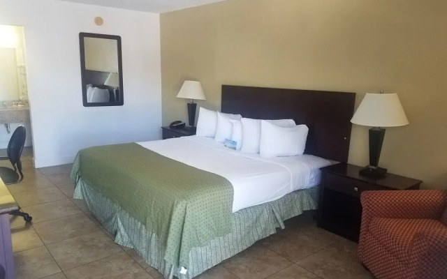 Days Inn by Wyndham St. Petersburg / Tampa Bay Area