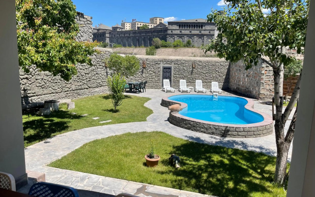 Cozy Apartment With The Best Patio and Swimming pool