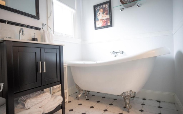 Canungra Cottages - Boutique Bed and Breakfast – Bathroom – Canungra