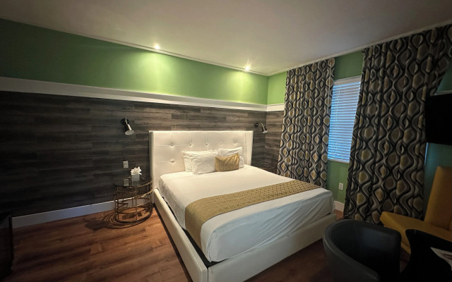 Maxines Dorset Catalina Hotel