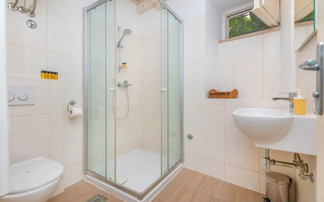 Rafael rooms and apartments by DuHomes