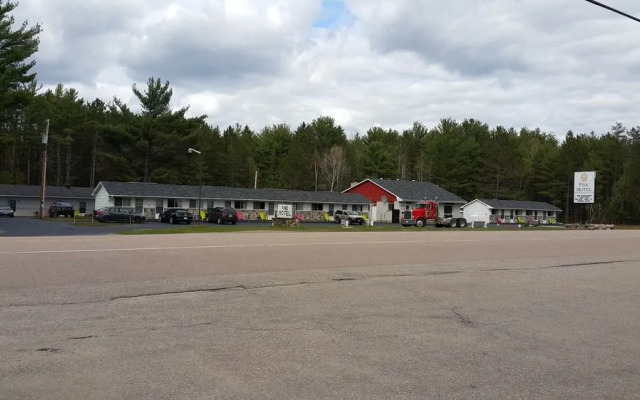 Pine Motel