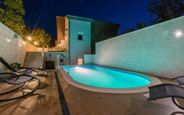 Nice Apartment With Terrace & Swimming Pool