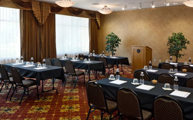 Clubhouse Hotel Suites Sioux Falls