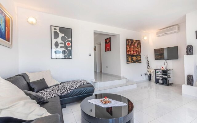 Amazing Home in Klimno With Wifi and 5 Bedrooms