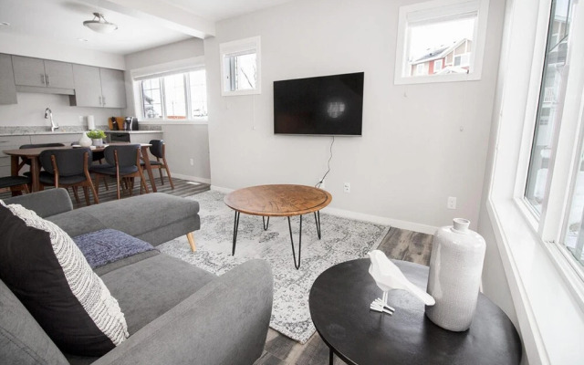 Cheerful 4 Bedroom Townhouse With Parking Wifi