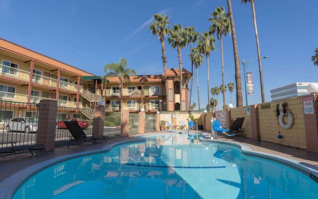 Super 8 Anaheim Disneyland Drive