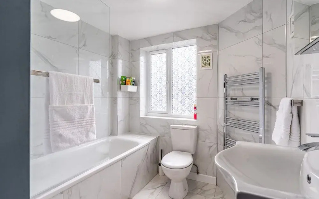 Spacious 2BR Maisonette 2 Baths Huge Lounge