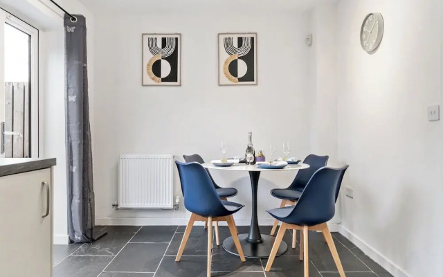 Cosy Retreat in Ashford - Great Location