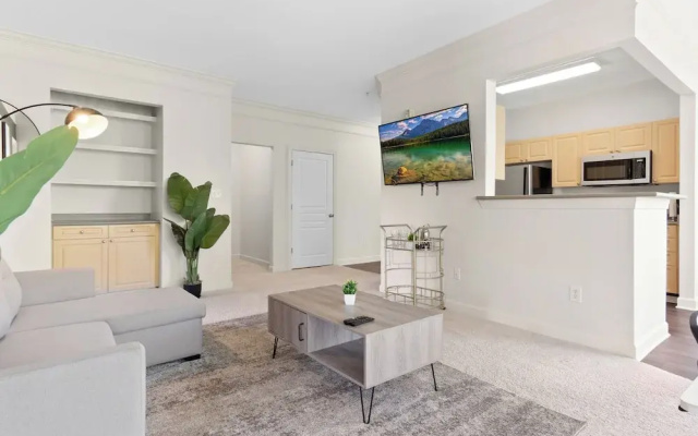 Upscale King 2BR Suite Downtown Raleigh