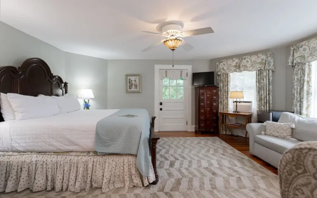 Pinecrest Bed & Breakfast