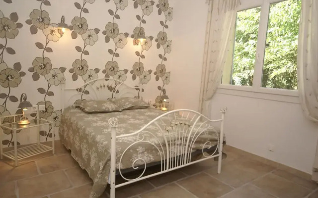 Holiday Home in Le Thor With Private Pool