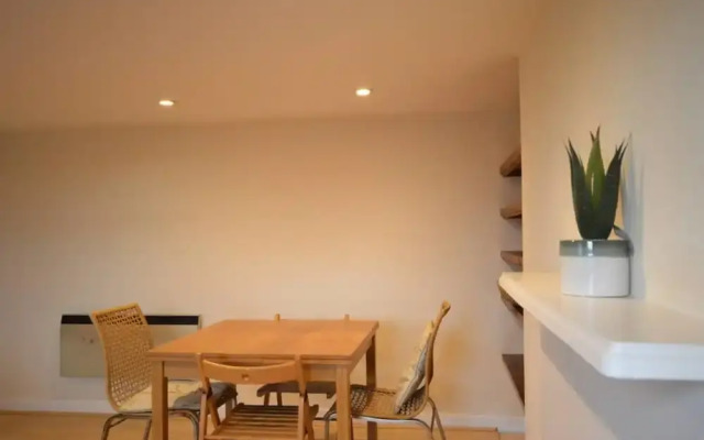 Central Cosy Flat In Great Location