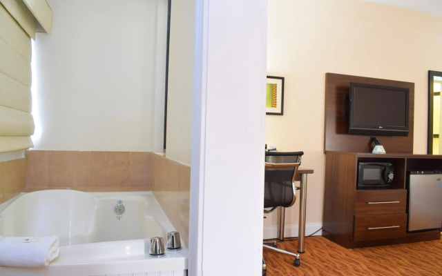 Quality Inn & Suites Middletown - Newport