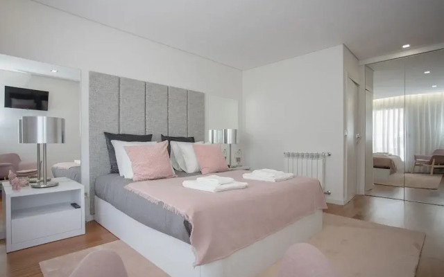 Liiiving - Luxury River View Apartment III