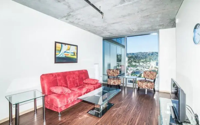Hollywood Mirage Apartment