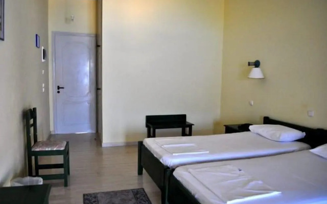 Paramonas Hotel