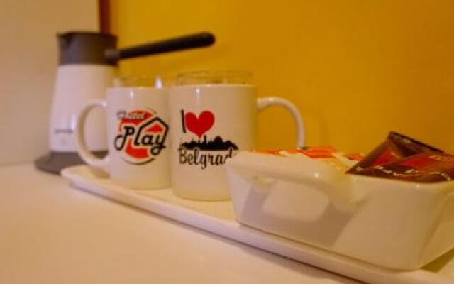 Play Hostel