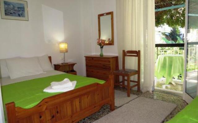 Blue Sky Apartments & Rooms