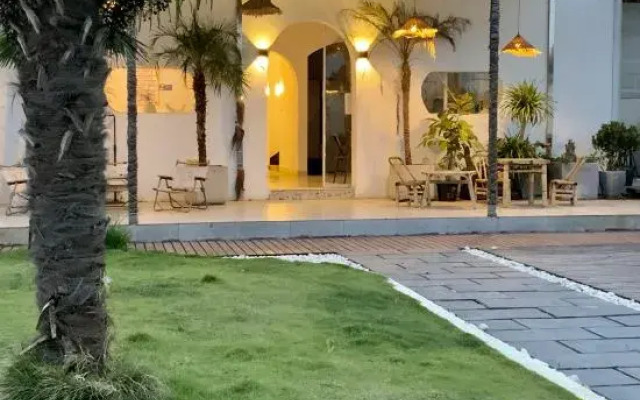 Left bank•la vie Pool Resort