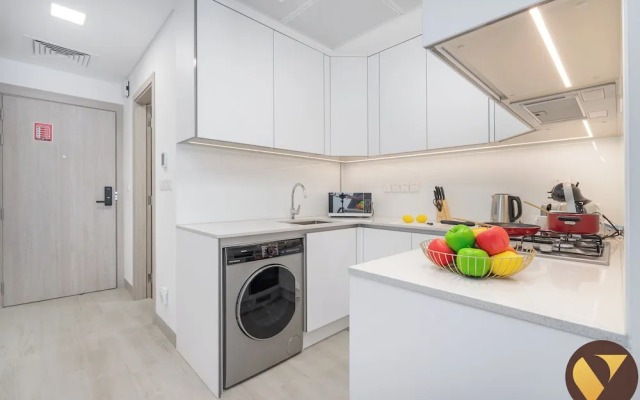 5 Mins Circle mal & 12 Mins Emirates Mal