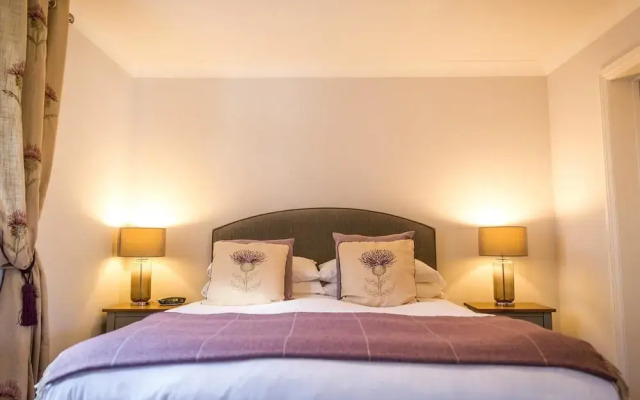 Cricketfield House - Guest House