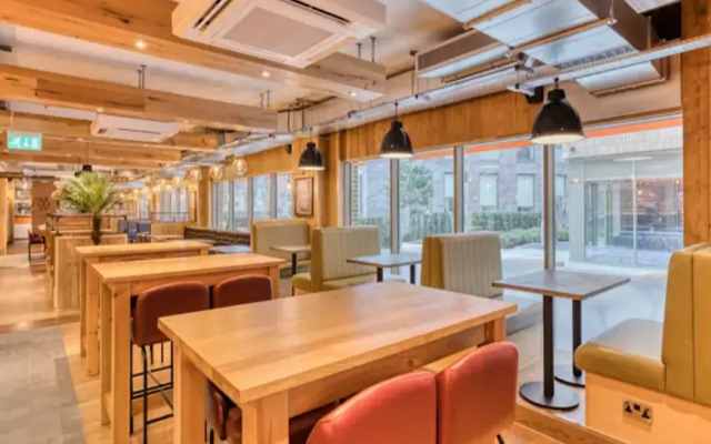 Premier Inn  London Southwark (Southwark Station)