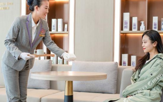 Lavande Hotel Urumqi International Airport Beijing Road new Tianrun store – People – Urumqi