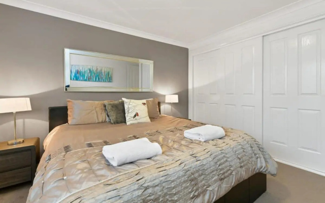 Peel St - Large Family Home Walk to CBD – Guest Rooms – Bathurst